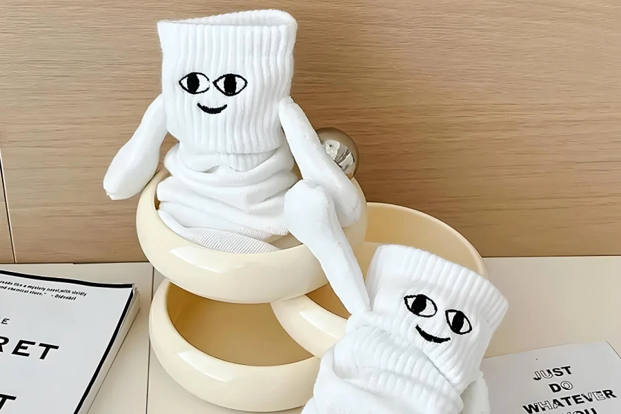 Heartfelt Gift Cartoon Eye Socks